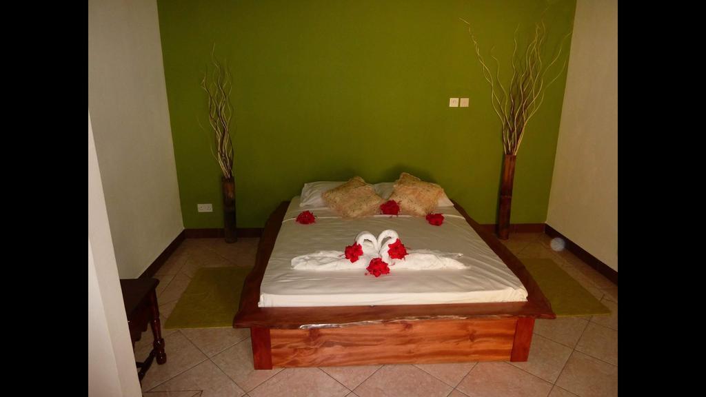 Belle Amie Self Catering Hotel ลาดิก ภายนอก รูปภาพ