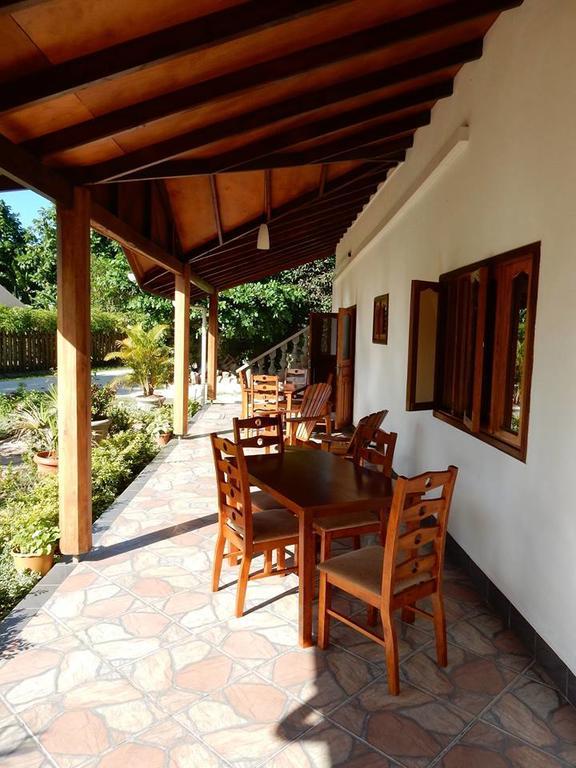 Belle Amie Self Catering Hotel ลาดิก ภายนอก รูปภาพ