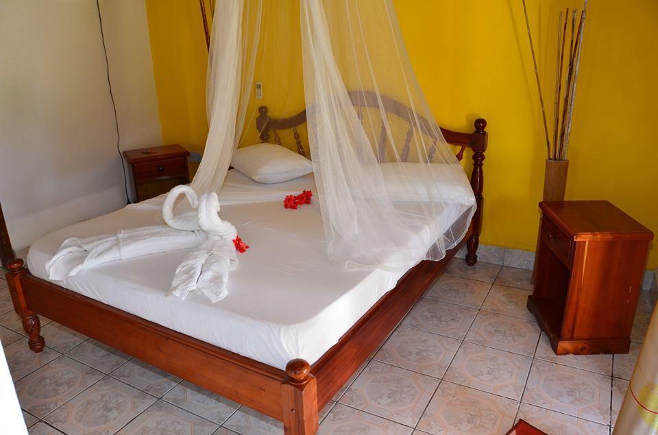 Belle Amie Self Catering Hotel ลาดิก ภายนอก รูปภาพ